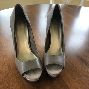 Jessica Simpson peep toe heel